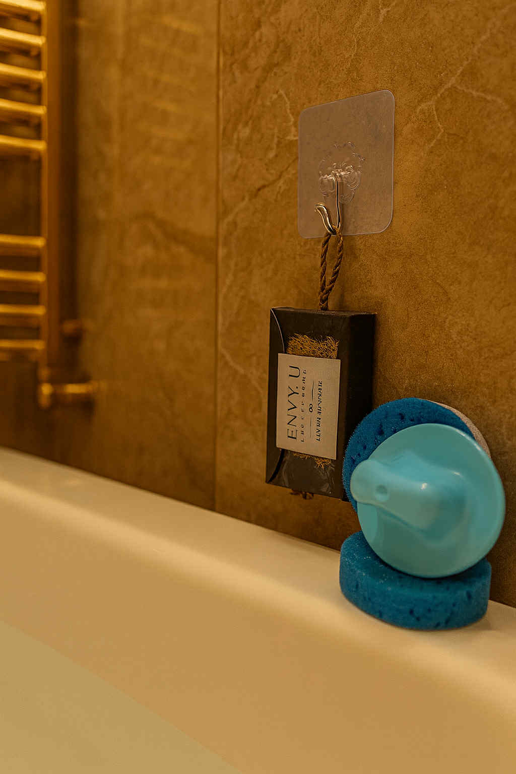 Tier 2 - Sponge applicator, cleanser hanger